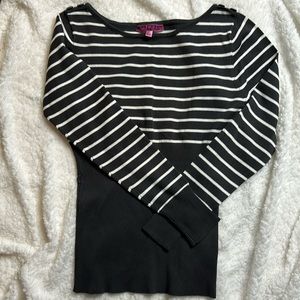 Derek Heart sweater-Size L